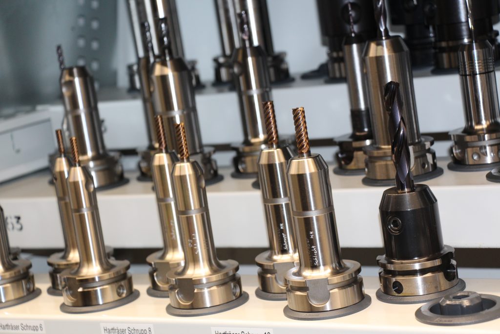 Zerspanung und Formenbau: CNC Fräsen von Edelstahl und Aluminium mit CAD Cam.