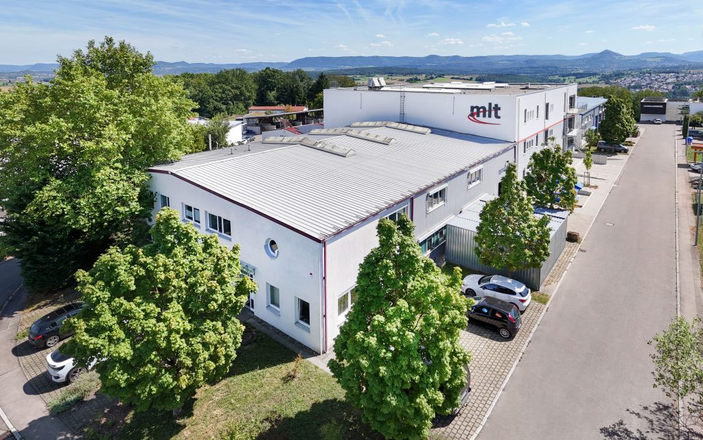 Halle mit Neubau und Anbau in Pliezhausen für Fertigungsdienstleistungen und verlängerte Werkbank.