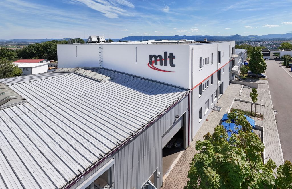 Halle mit Neubau und Anbau in Pliezhausen für Fertigungsdienstleistungen und verlängerte Werkbank.