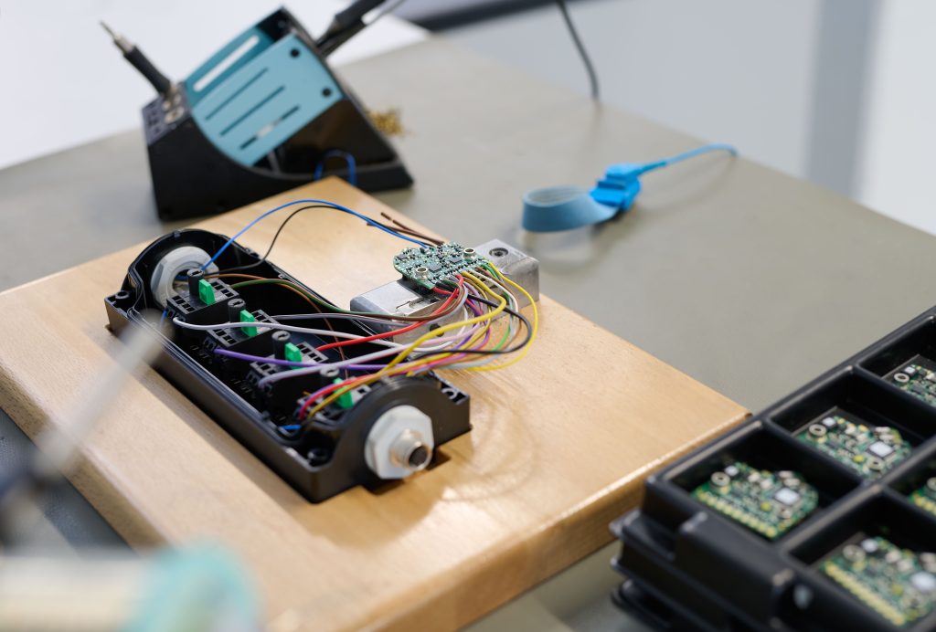 Mechatronik & Montage: Zusammenbau, Mechanik, Fügen und Elektromechanik für Präzision.