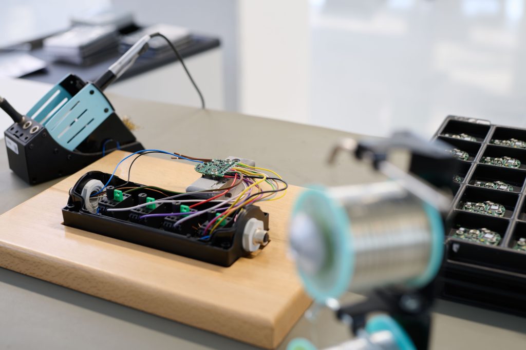 Mechatronik & Montage: Zusammenbau, Mechanik, Fügen und Elektromechanik für Präzision.