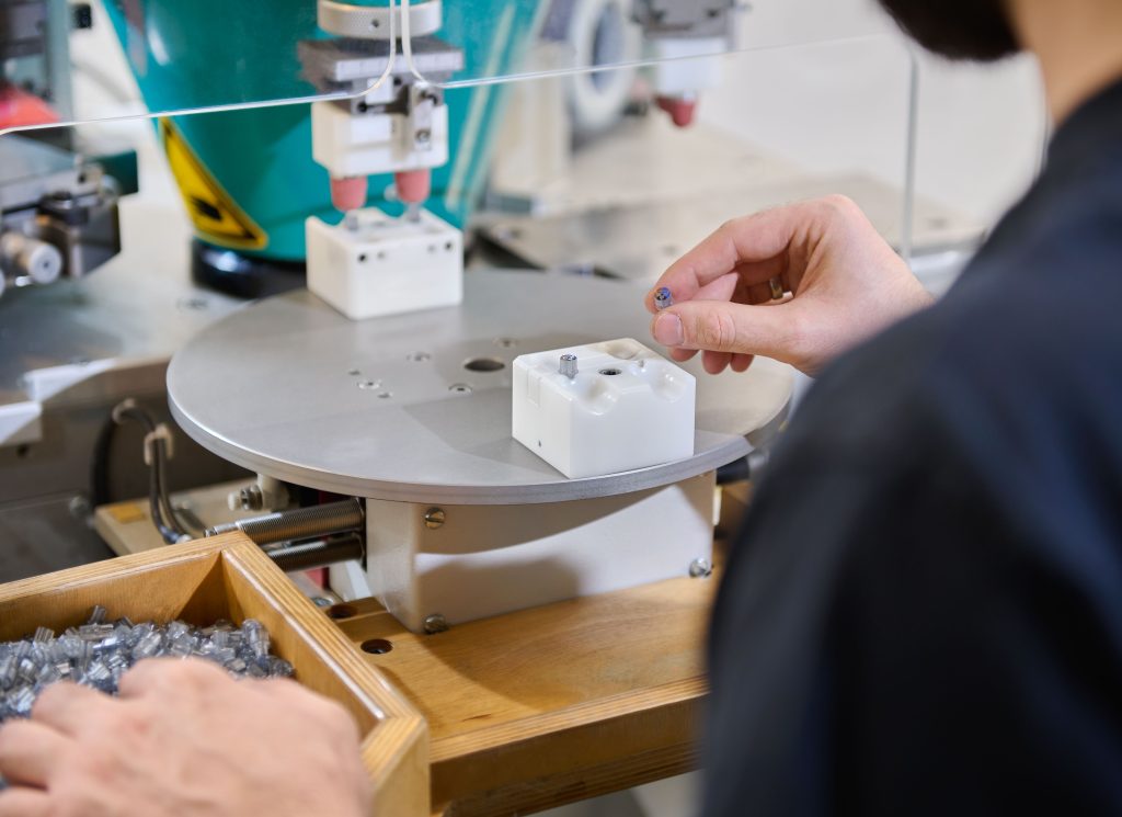 Tampondruck: Logo drucken auf komplexe Formen und unebene Oberflächen.
