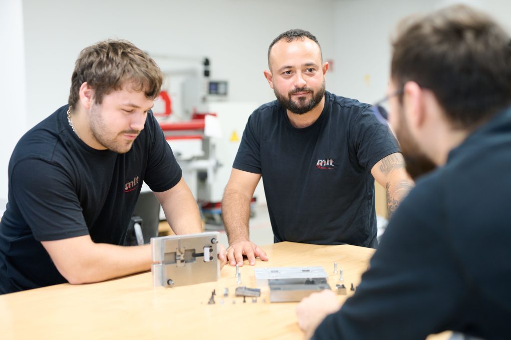 Kompetenz, Vorrichtungen, Qualität und Flexibilität für alles aus einer Hand.